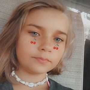 Meet your Posher, Avery